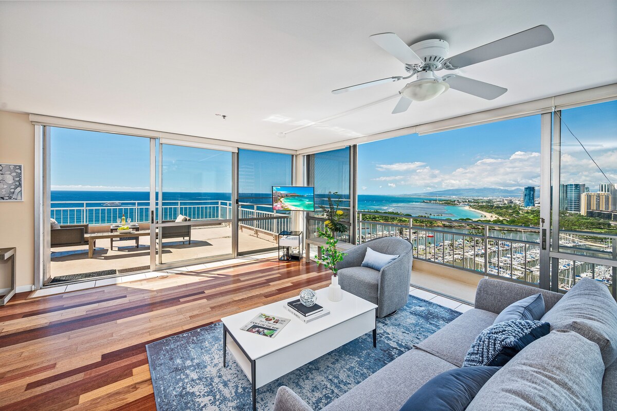 Living room of the Wakiki Penthouse